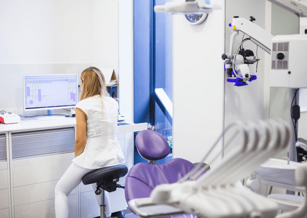 odontologia digital consultorio mulher