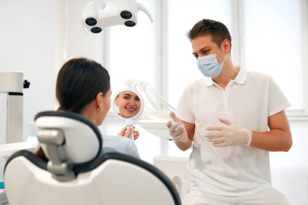 dentista com pacientes especialidades odontológicas