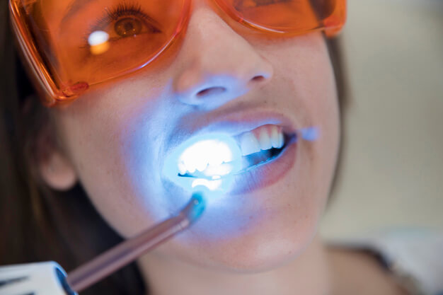laser na odontologia paciente fazendo tratamento com laser