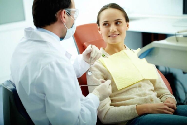 home care odontológico dentista atendendo paciente em consultorio odontologico