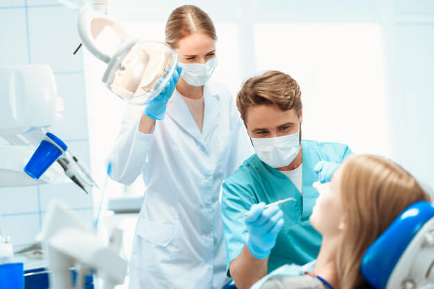 dentista e paciente tecnologia na saúde